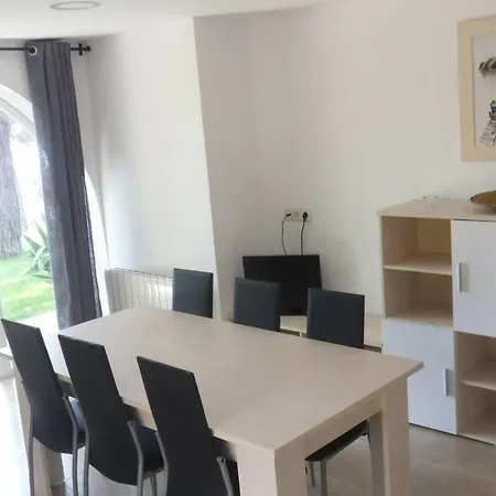 Sea-view Cozy Aptm W Garden Pool & Trampoline For Kids! *