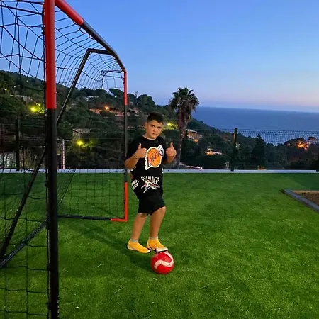Sea-view Cozy Aptm W Amazing Pool & Trampoline For Kids! * Льорет-де-Мар
